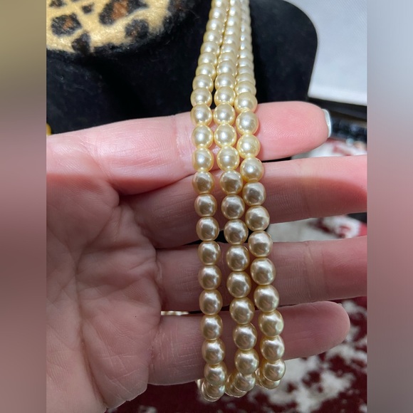 Vintage Gold Tone With rhinestoneestine Clasp Faux Pearl Tri-Layer Necklace - Picture 3 of 7